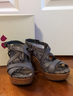 Naturalizer Gray Strappy Wedge Sandals with Wood-Look Platform